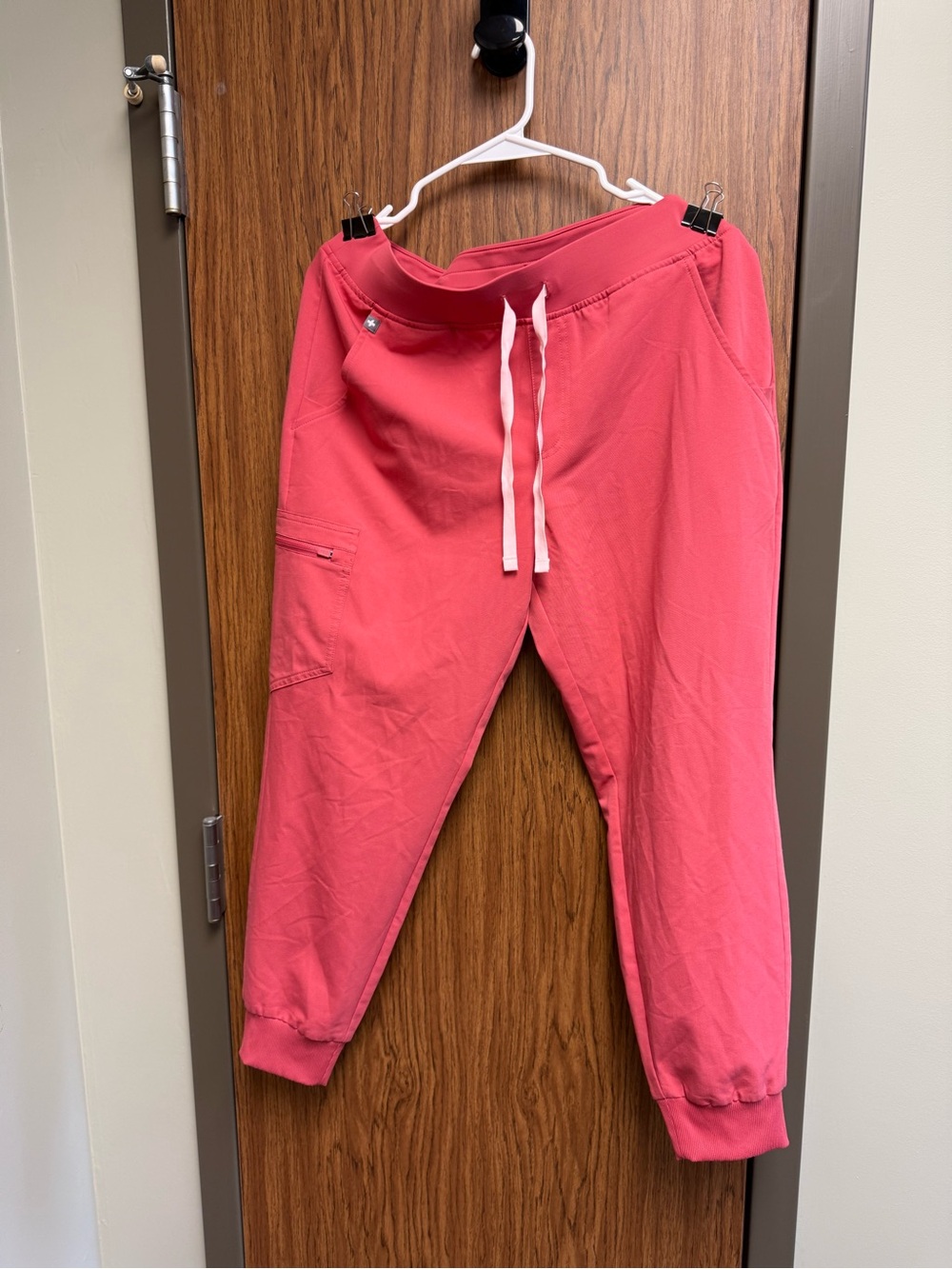 FIGS jogger scrub pants featuring a comfortable drawstring waist and a handy zip